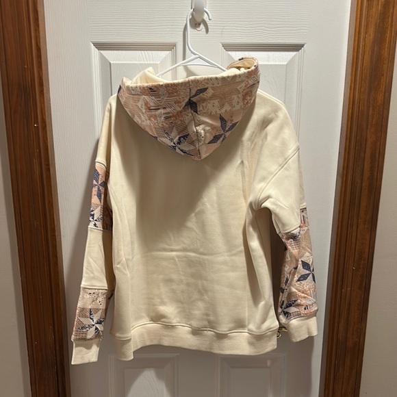 Easel Cream Hooded Sweatshirt with Quilted Design - Picture 4 of 5